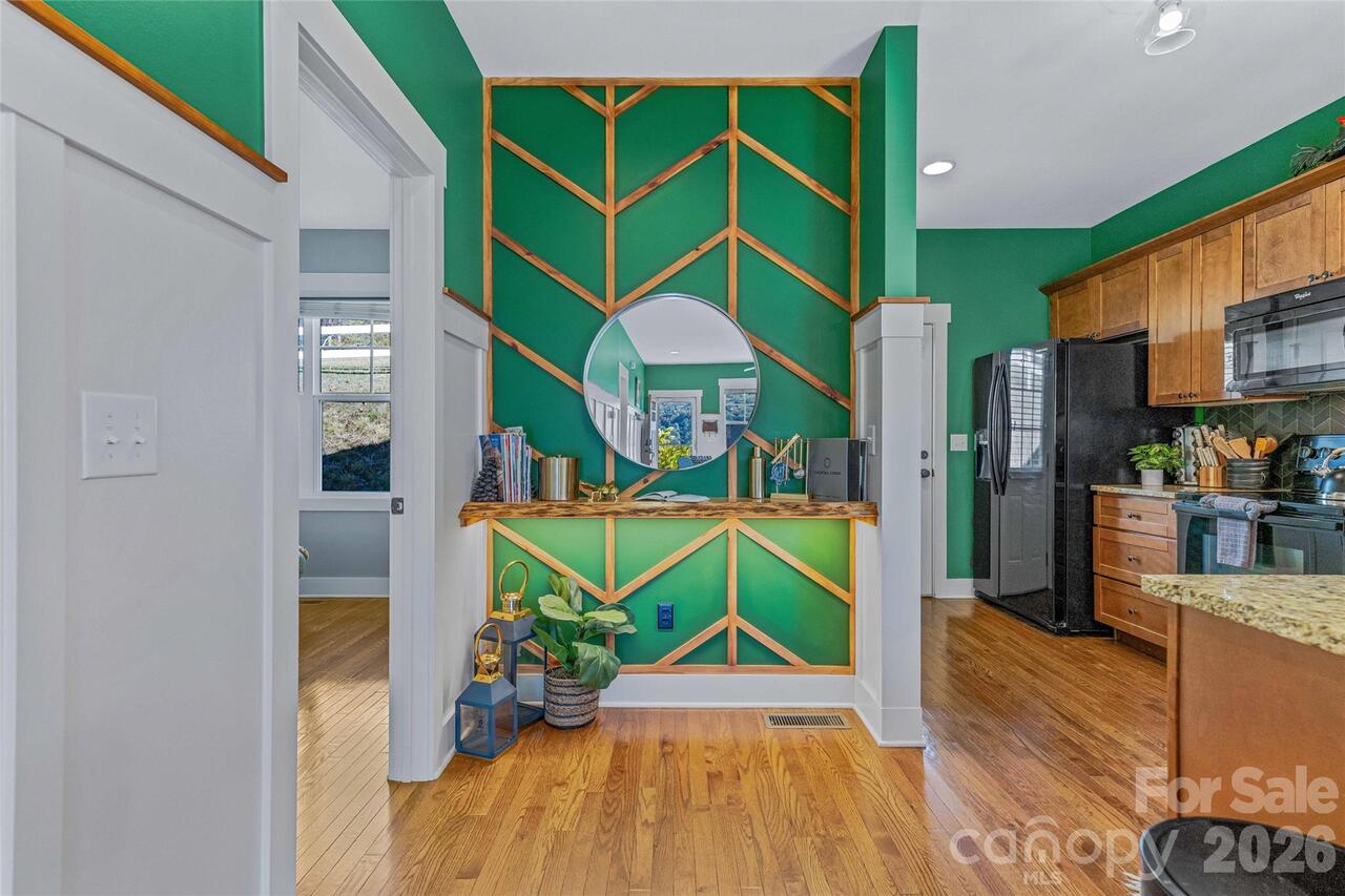 Listing Photo 11