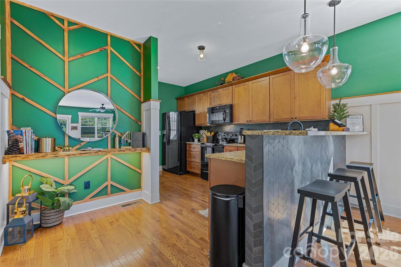 Listing Photo 12