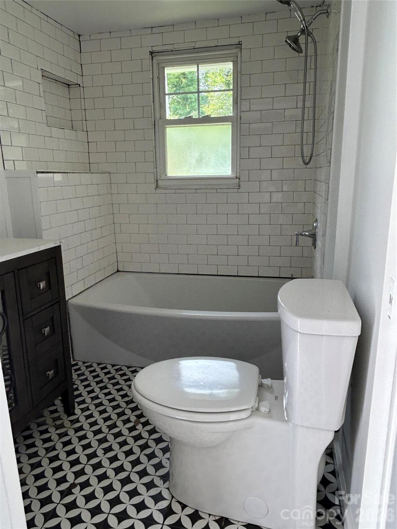 Listing Photo 10
