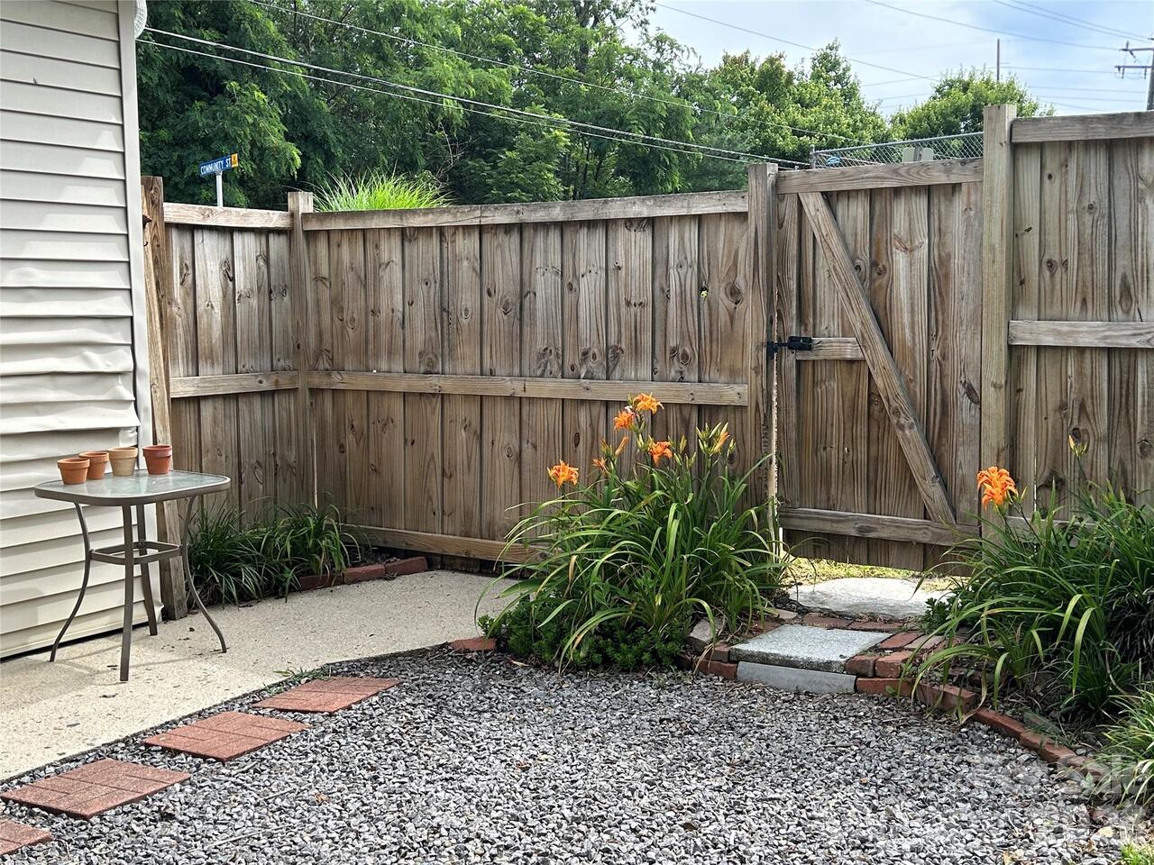 Listing Photo 11