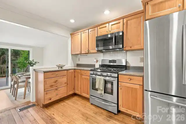 Listing Photo 10