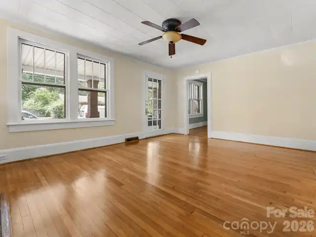 Listing Photo 8