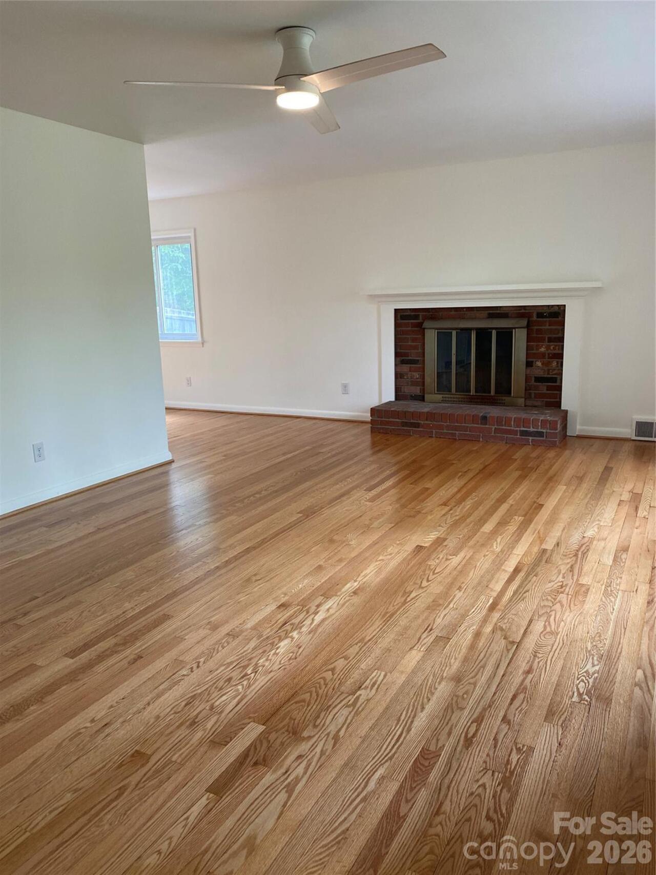Listing Photo 8