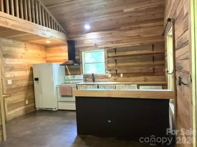Listing Photo 25