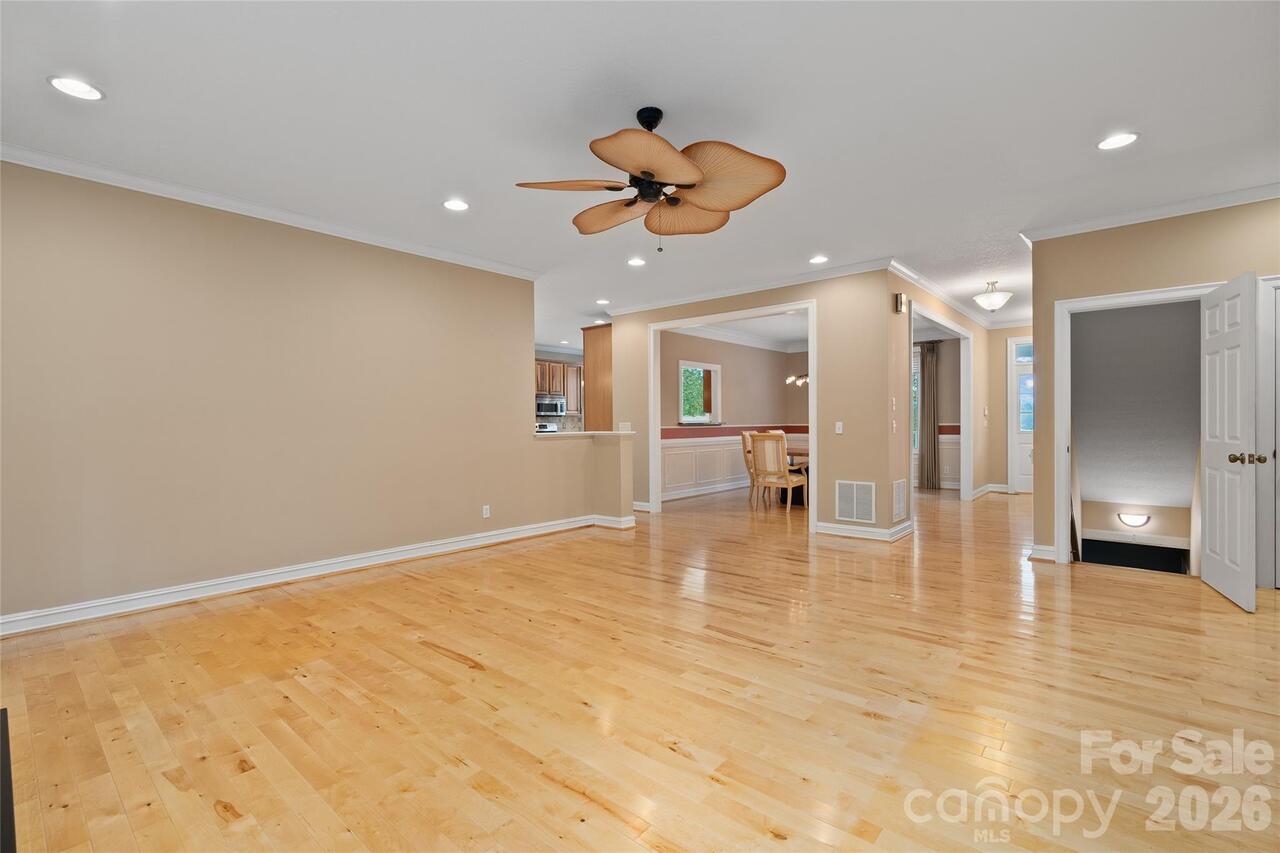 Listing Photo 18