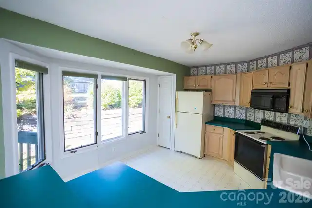 Listing Photo 8