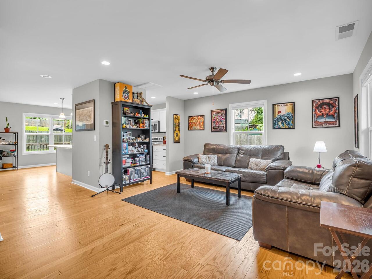 Listing Photo 8