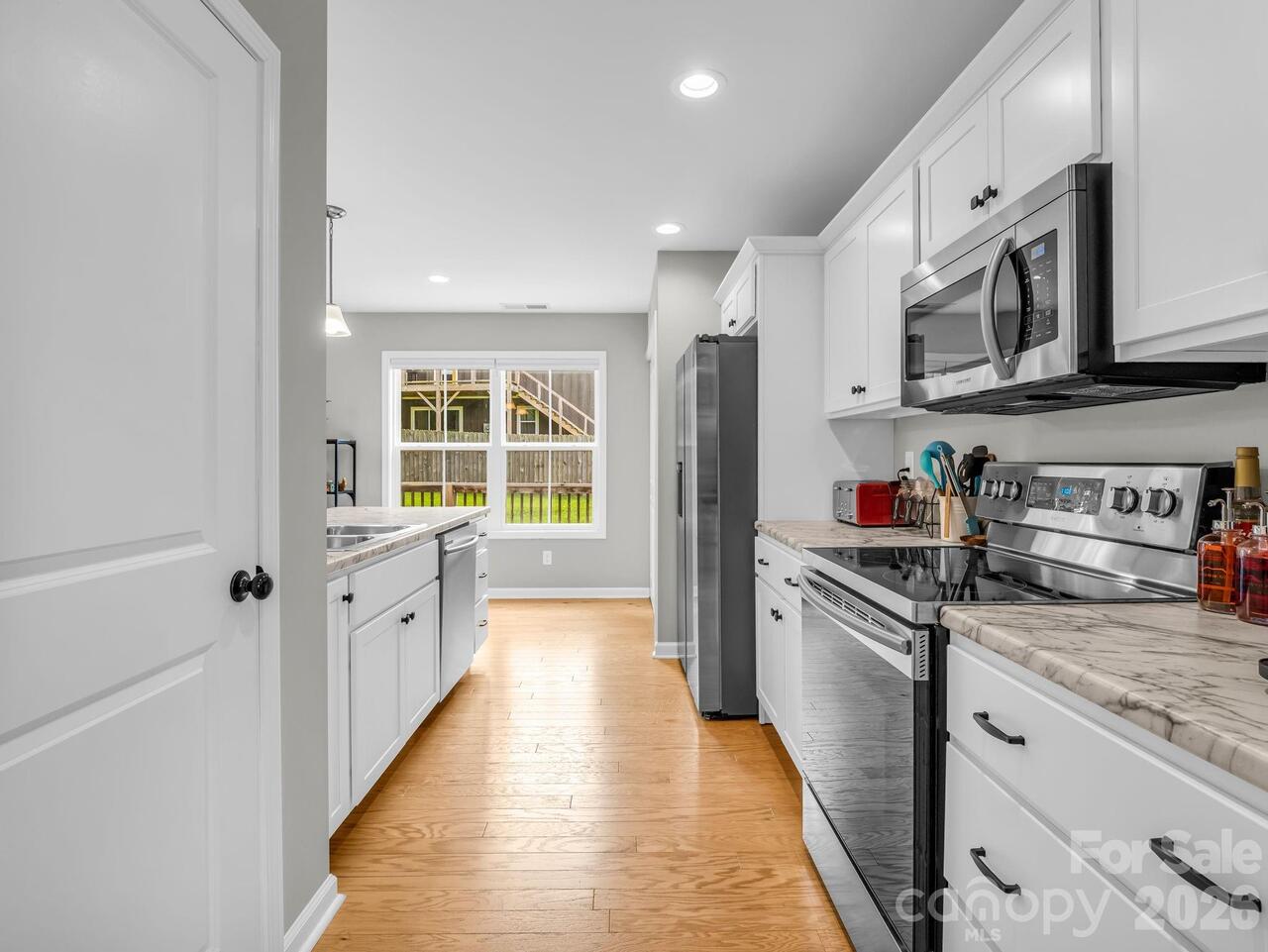 Listing Photo 11