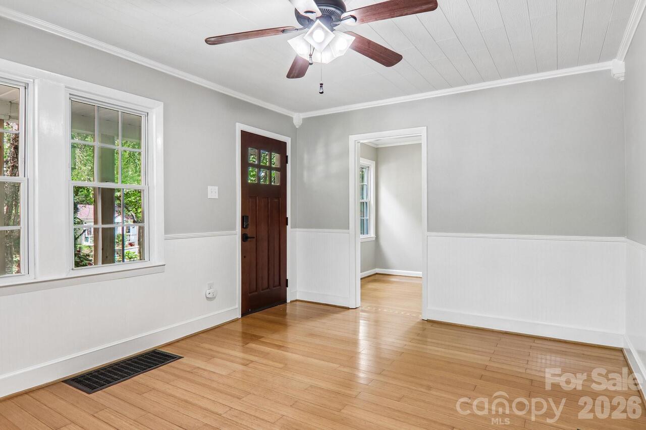 Listing Photo 9