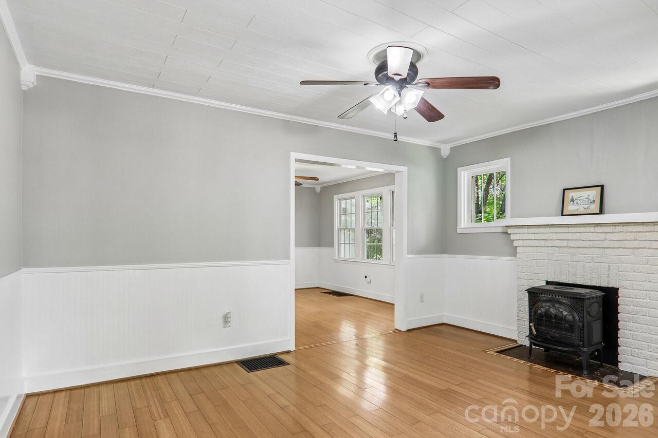 Listing Photo 11