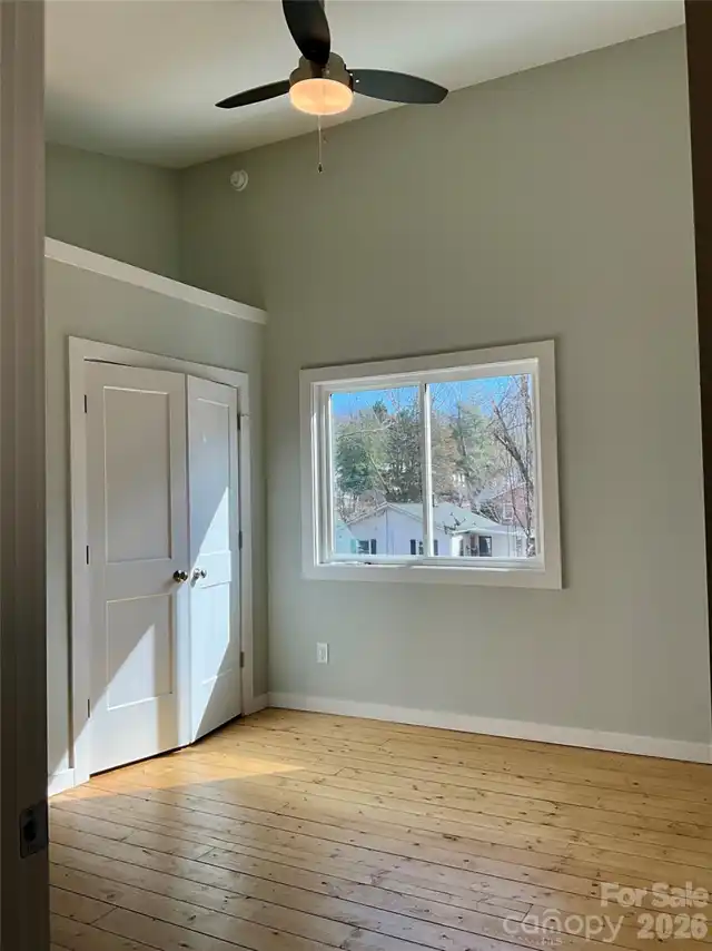 Listing Photo 8