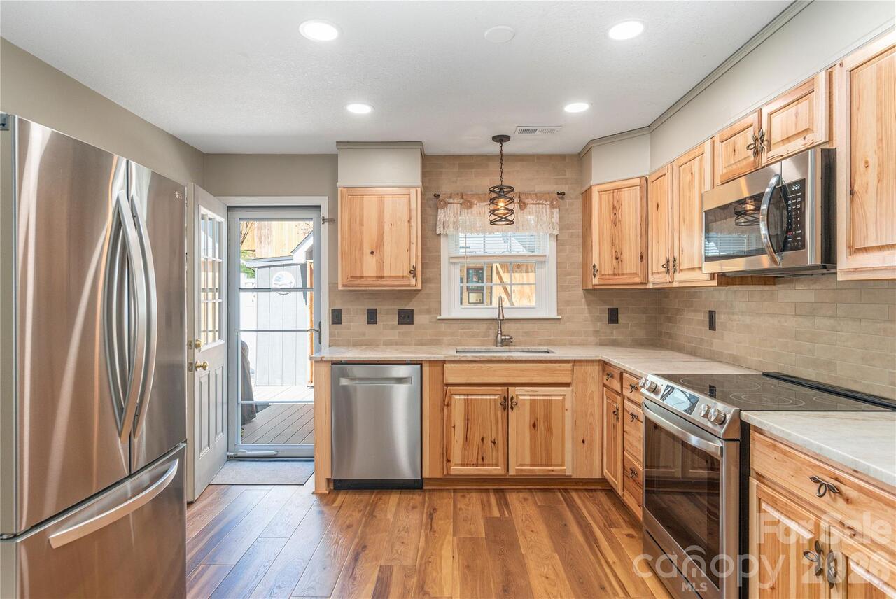 Listing Photo 8