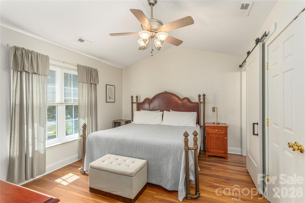 Listing Photo 10