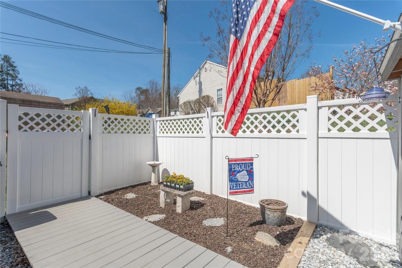 Listing Photo 17