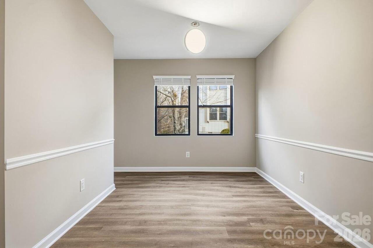 Listing Photo 12