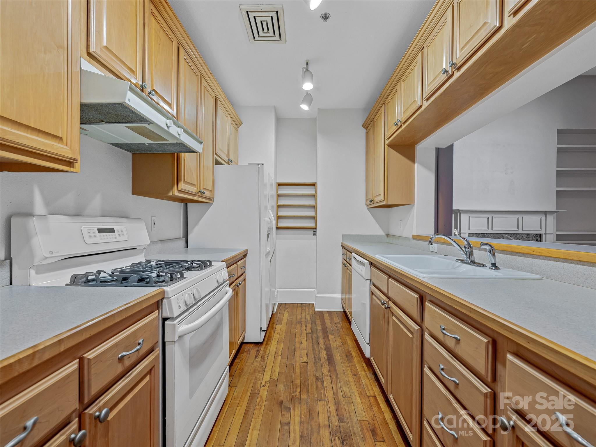Listing Photo 10