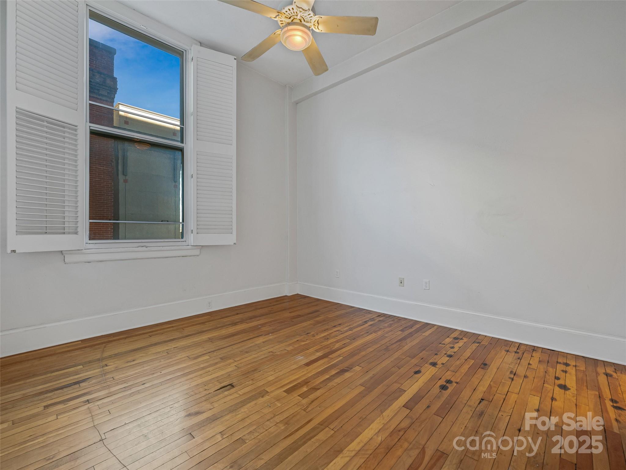 Listing Photo 12