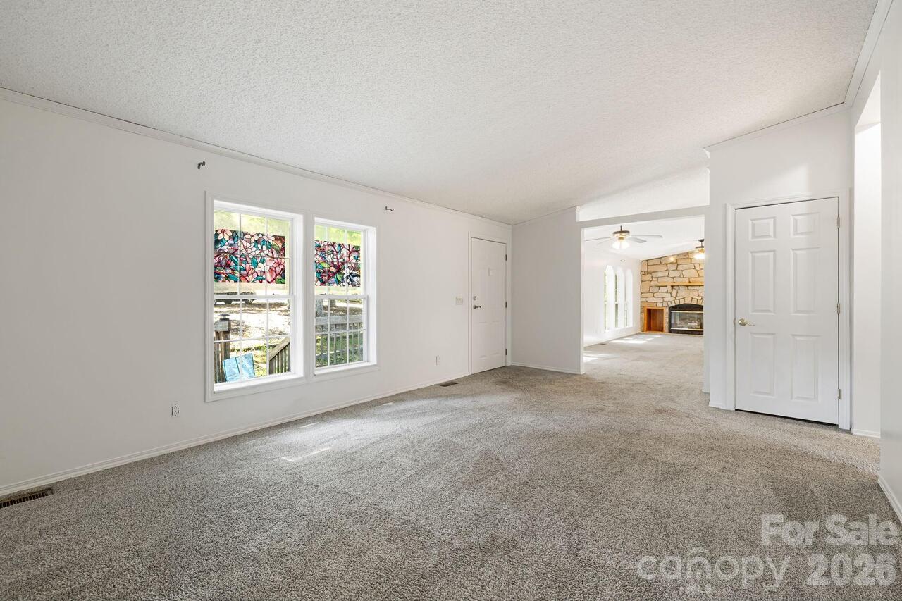 Listing Photo 8
