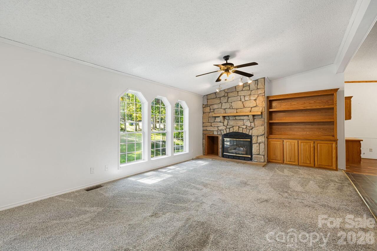 Listing Photo 12