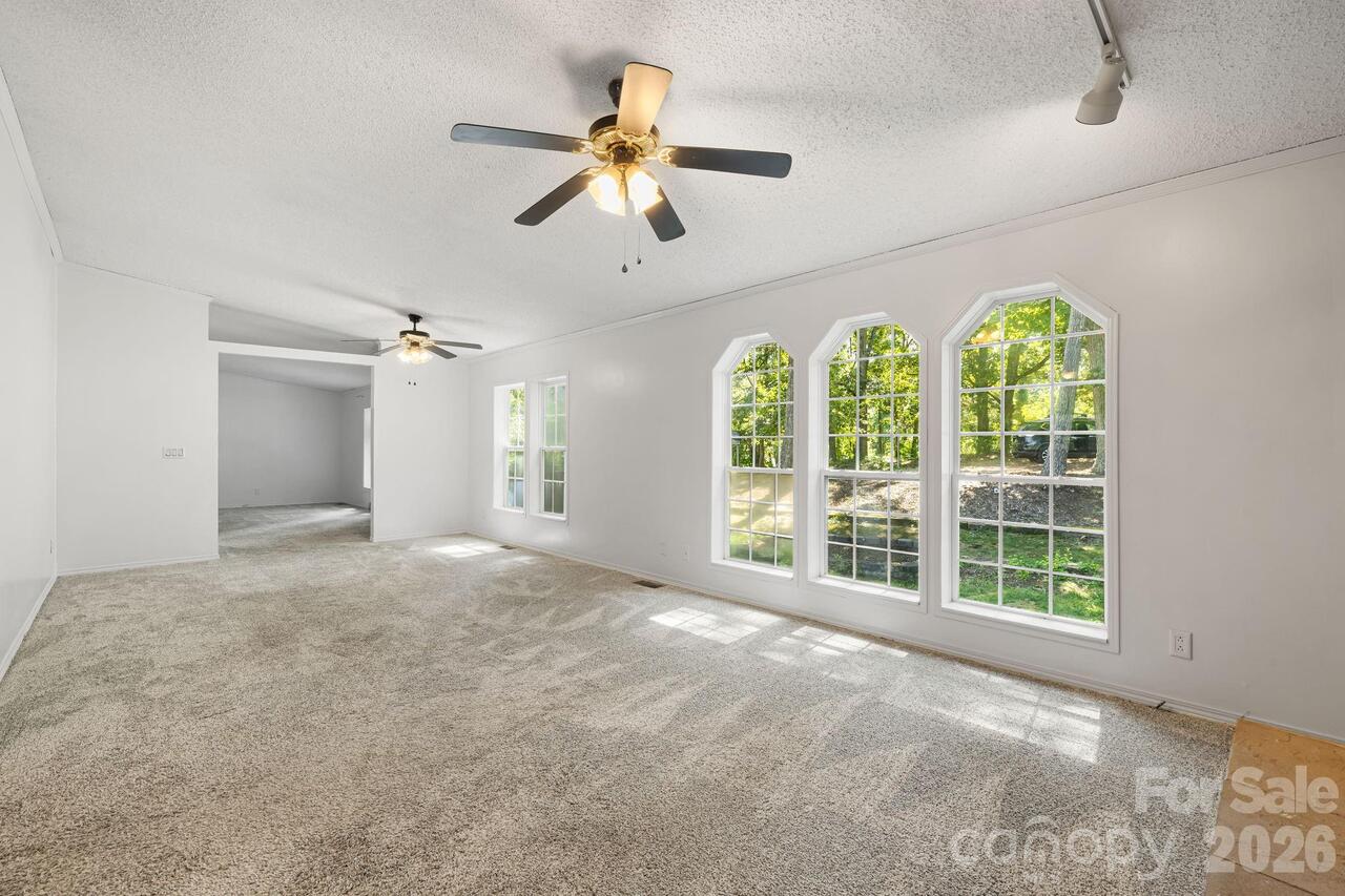 Listing Photo 14