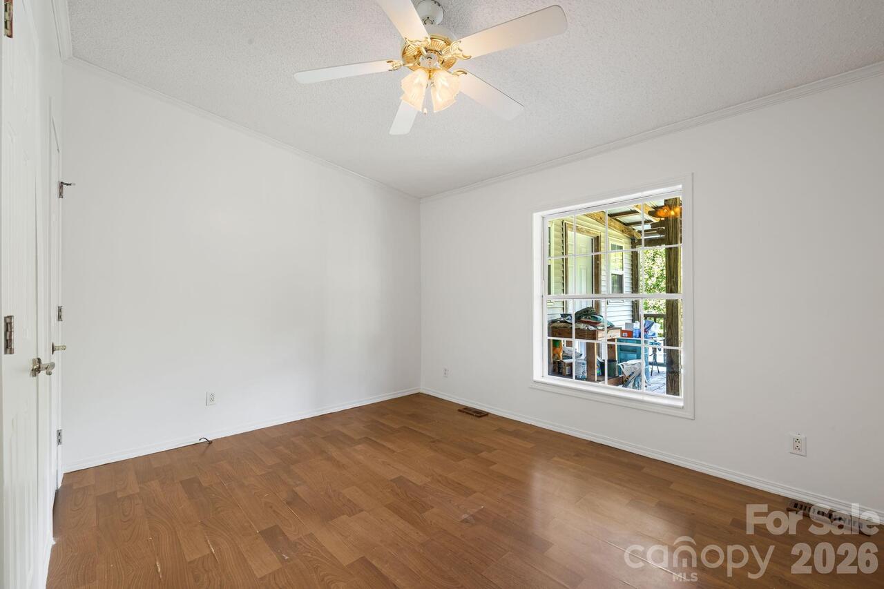 Listing Photo 28