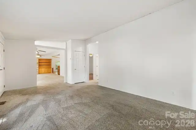 Listing Photo 11