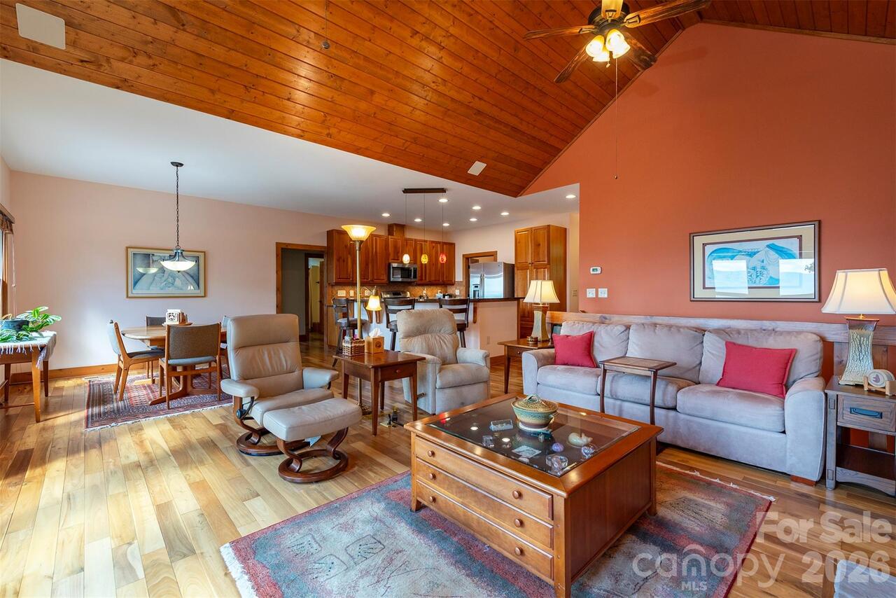 Listing Photo 8