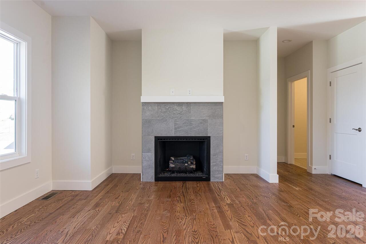 Listing Photo 9