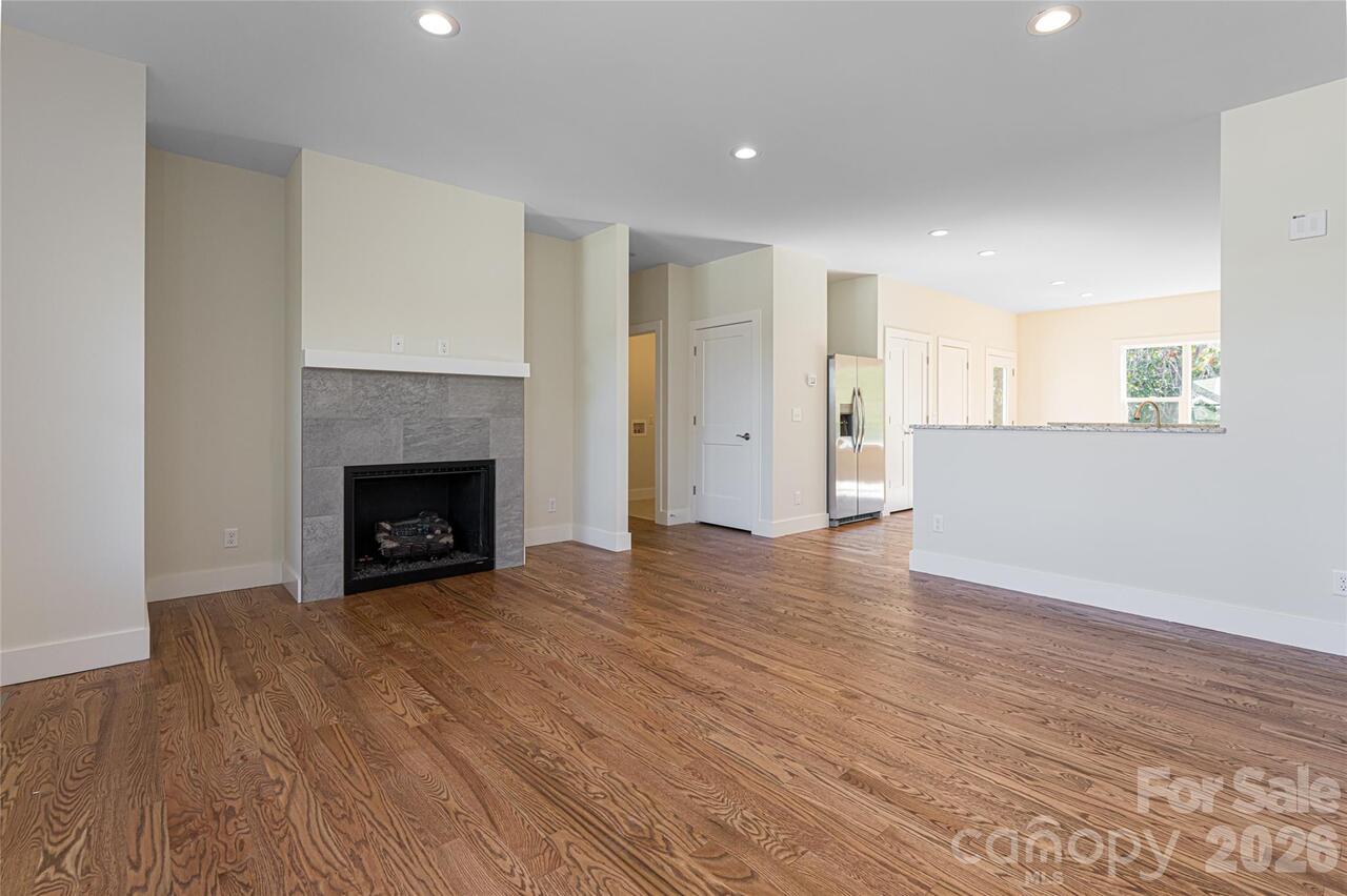 Listing Photo 10