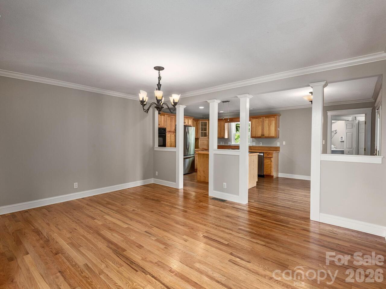 Listing Photo 11