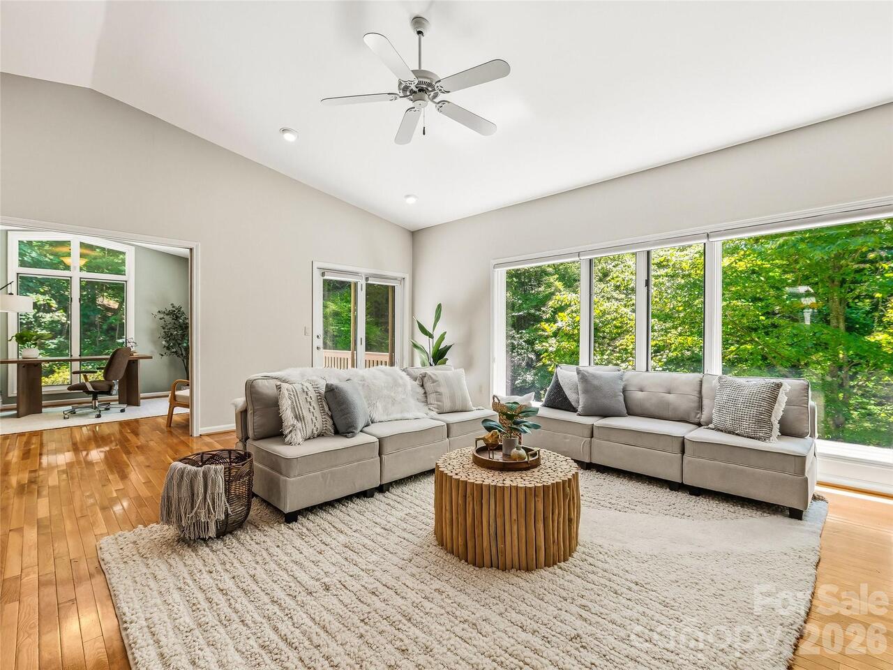 Listing Photo 11