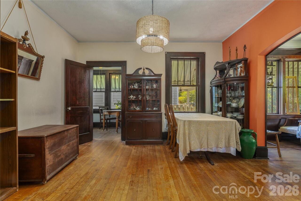 Listing Photo 11