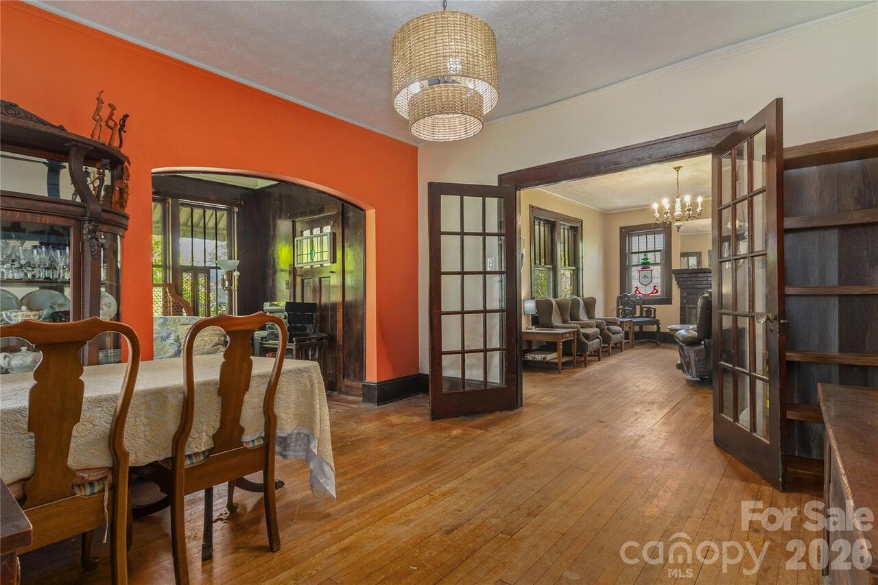 Listing Photo 12