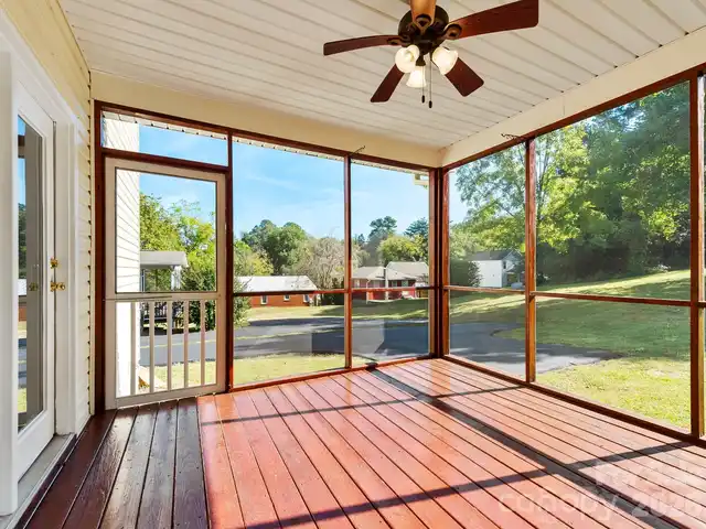 Listing Photo 10