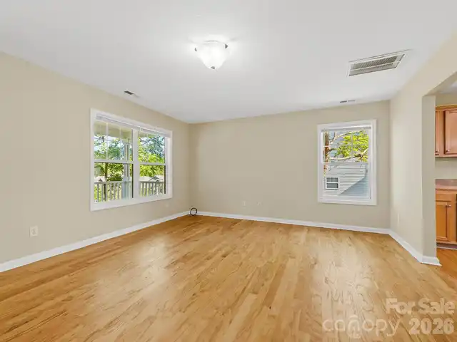 Listing Photo 12