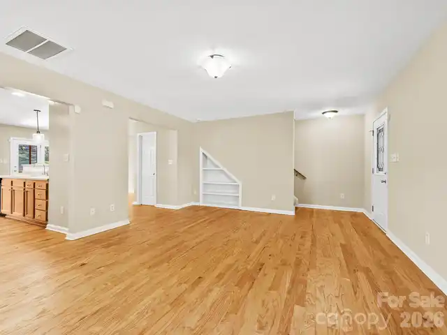 Listing Photo 14