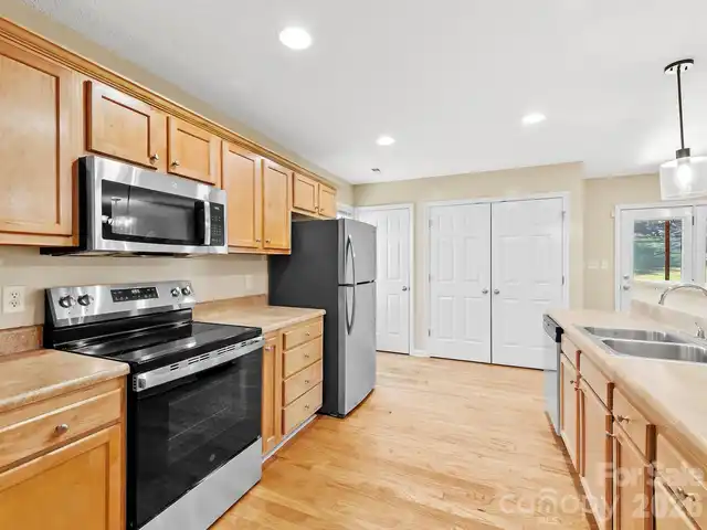 Listing Photo 15