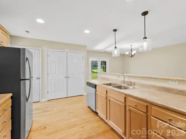 Listing Photo 16