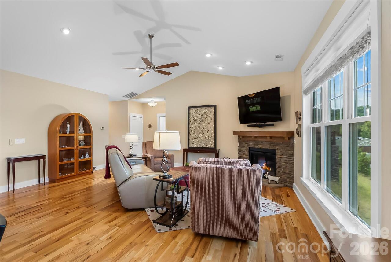 Listing Photo 6