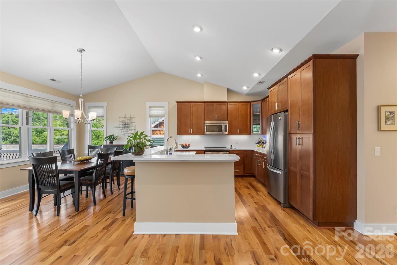 Listing Photo 11