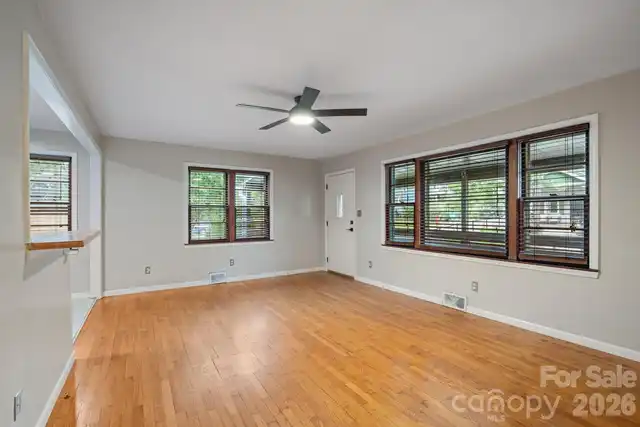 Listing Photo 8