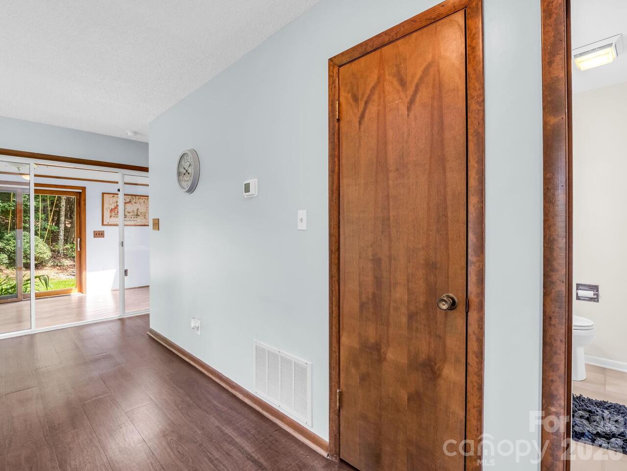 Listing Photo 11