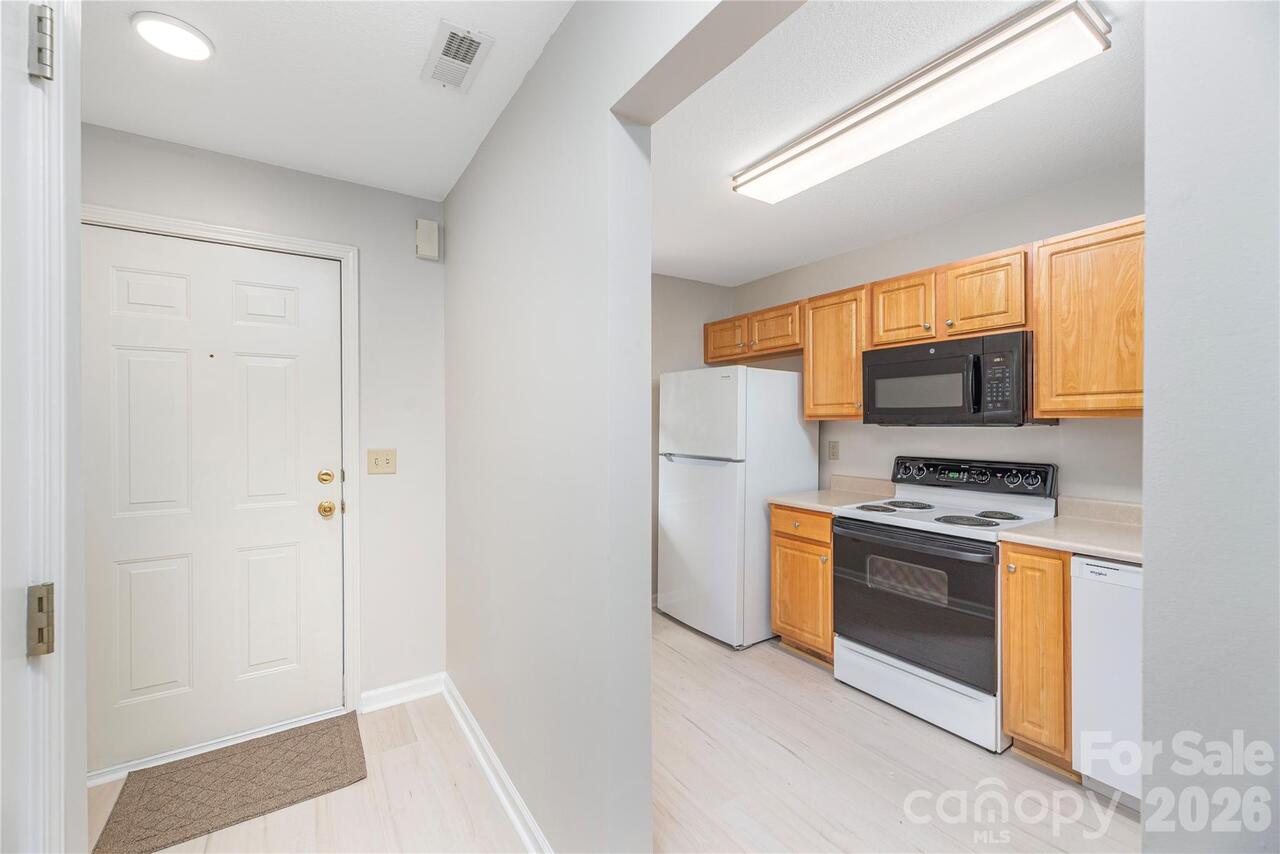 Listing Photo 12