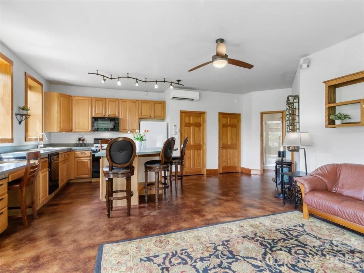 Listing Photo 8