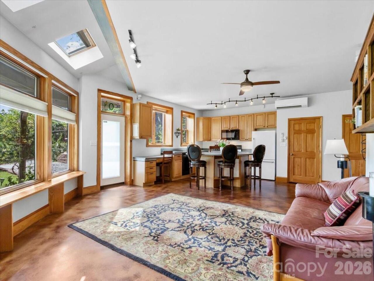 Listing Photo 9