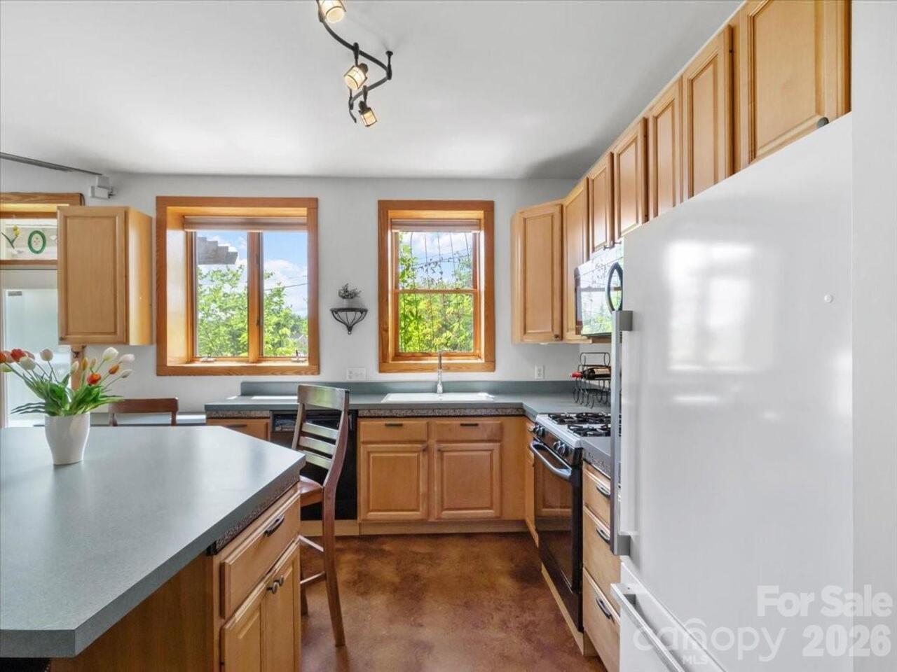 Listing Photo 15