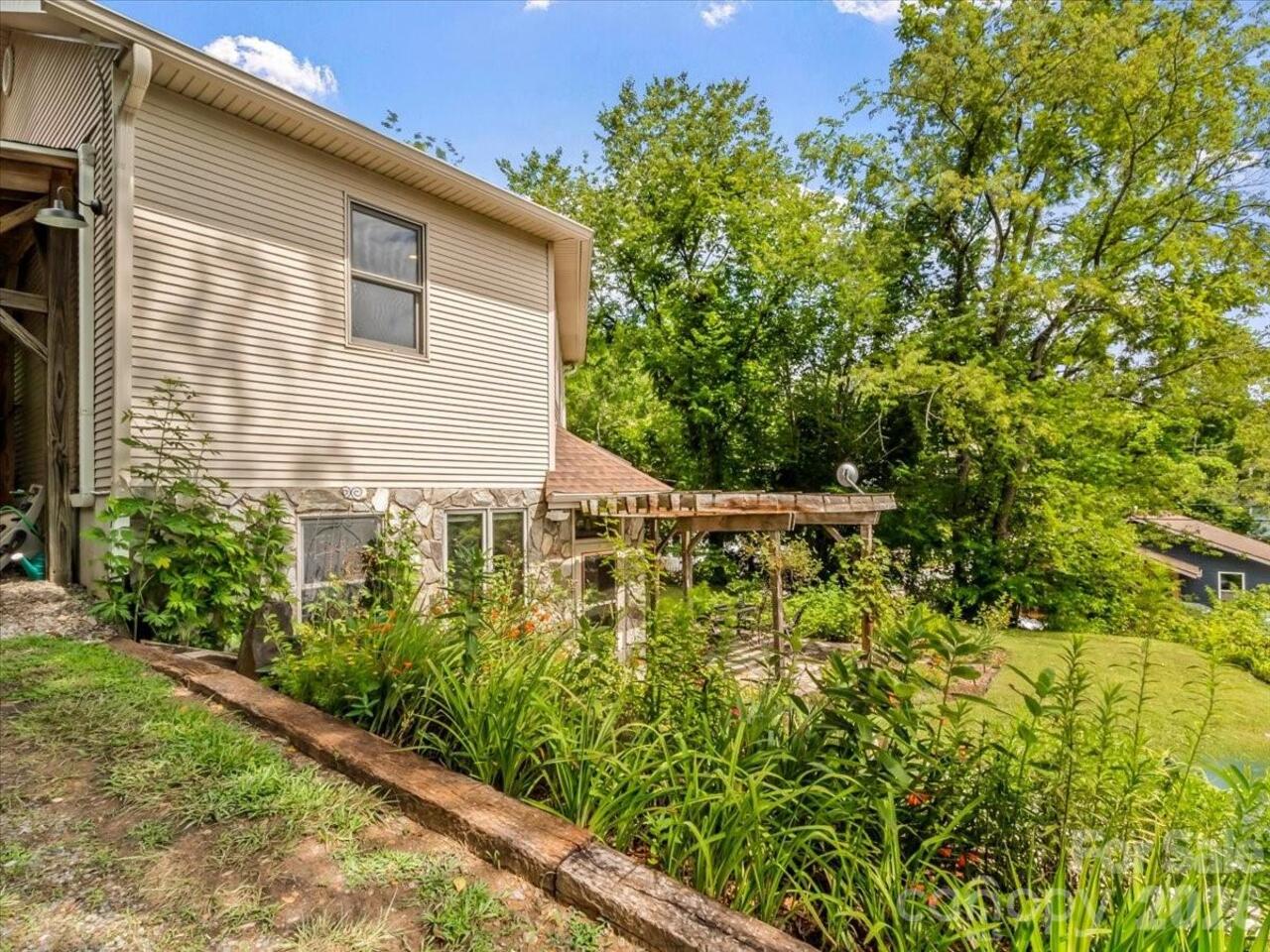 Listing Photo 34