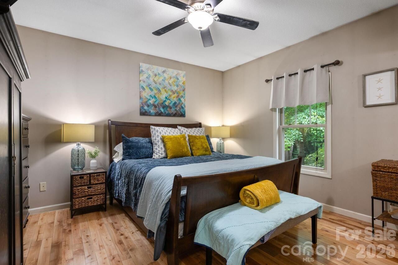 Listing Photo 12