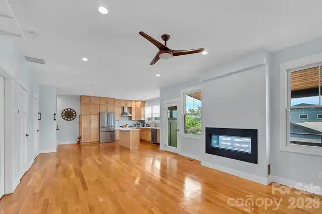 Listing Photo 9