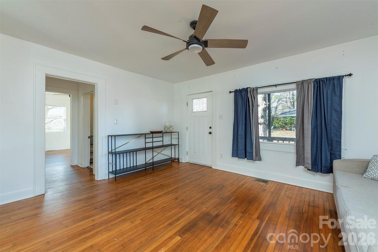 Listing Photo 8